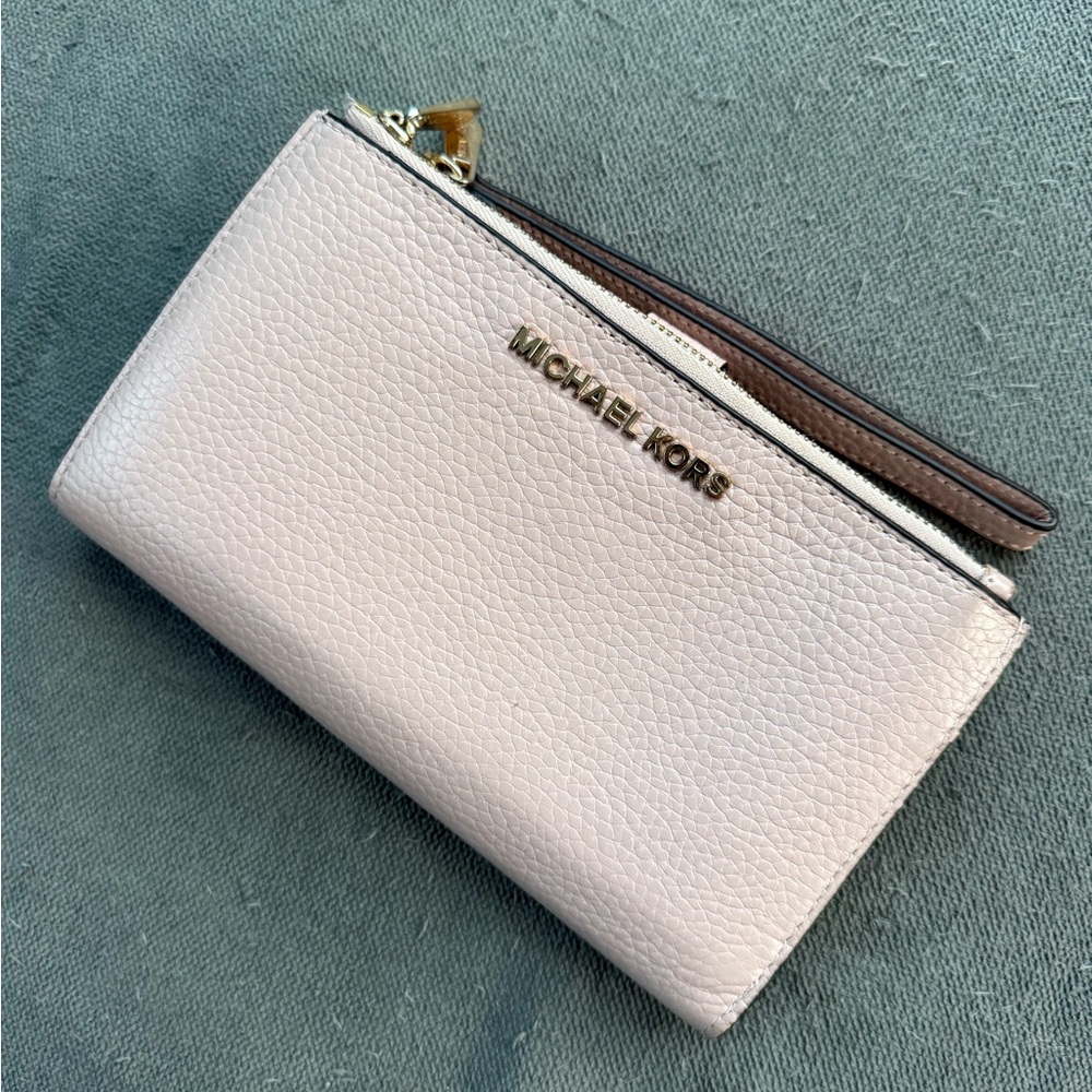 Michael Kors Light Pink Wristlet